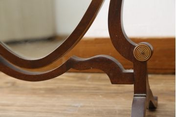 イギリスアンティーク　高級品!!　マホガニー材　シールド形の凝ったデザインが魅力的な卓上ミラー(スタンドミラー、化粧鏡、置き鏡、木製、英国)(R-081242)