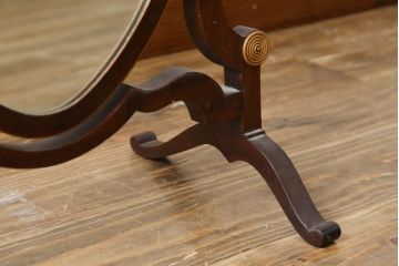イギリスアンティーク　高級品!!　マホガニー材　シールド形の凝ったデザインが魅力的な卓上ミラー(スタンドミラー、化粧鏡、置き鏡、木製、英国)(R-081242)