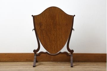 イギリスアンティーク　高級品!!　マホガニー材　シールド形の凝ったデザインが魅力的な卓上ミラー(スタンドミラー、化粧鏡、置き鏡、木製、英国)(R-081242)