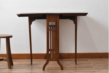 イギリスアンティーク　マホガニー材　洗練されたデザインが気品を感じるバタフライテーブル　(R-081243)