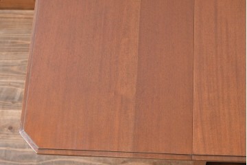 イギリスアンティーク　マホガニー材　洗練されたデザインが気品を感じるバタフライテーブル　(R-081243)