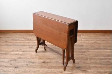 イギリスアンティーク　マホガニー材　洗練されたデザインが気品を感じるバタフライテーブル　(R-081243)