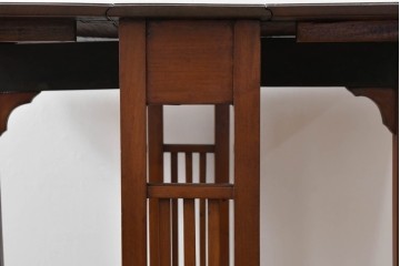 イギリスアンティーク　マホガニー材　洗練されたデザインが気品を感じるバタフライテーブル　(R-081243)