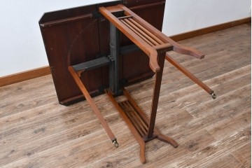 イギリスアンティーク　マホガニー材　洗練されたデザインが気品を感じるバタフライテーブル　(R-081243)