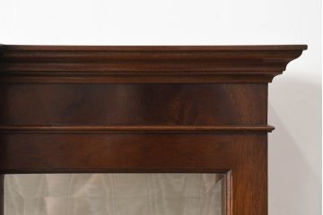 イギリスビンテージ　美品　高品質の手作り品!!　Archer&Smith(アーチャー&スミス)　マホガニー材　エレガントなデザインが美しい照明付きの三面ガラスキャビネット(キュリオケース、ガラスケース、ショーケース、コレクションケース、ディスプレイケース、飾り棚、陳列棚、戸棚、収納棚、店舗什器、英国、ヴィンテージ)(R-081245)