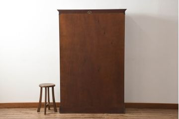 イギリスビンテージ　美品　高品質の手作り品!!　Archer&Smith(アーチャー&スミス)　マホガニー材　エレガントなデザインが美しい照明付きの三面ガラスキャビネット(キュリオケース、ガラスケース、ショーケース、コレクションケース、ディスプレイケース、飾り棚、陳列棚、戸棚、収納棚、店舗什器、英国、ヴィンテージ)(R-081245)