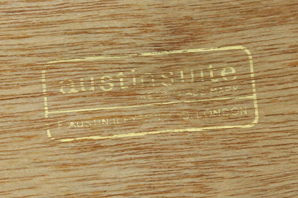 イギリスヴィンテージ　Austinsuite(オースティンスイート)　チーク材　シンプルなデザインが魅力のサイドボード　(R-081246)