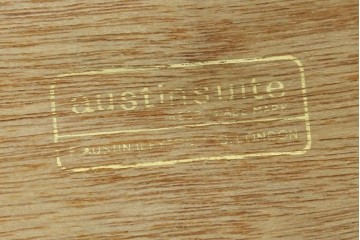 イギリスヴィンテージ　Austinsuite(オースティンスイート)　チーク材　シンプルなデザインが魅力のサイドボード　(R-081246)