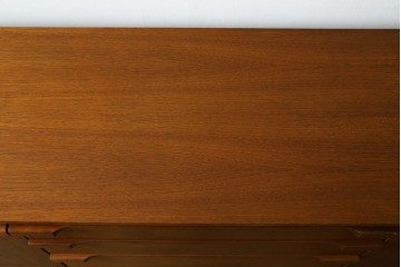 イギリスヴィンテージ　Austinsuite(オースティンスイート)　チーク材　シンプルなデザインが魅力のサイドボード　(R-081246)
