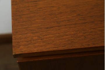 イギリスヴィンテージ　Austinsuite(オースティンスイート)　チーク材　シンプルなデザインが魅力のサイドボード　(R-081246)