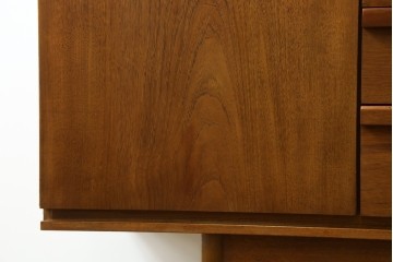イギリスヴィンテージ　Austinsuite(オースティンスイート)　チーク材　シンプルなデザインが魅力のサイドボード　(R-081246)