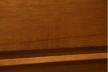 イギリスヴィンテージ　Austinsuite(オースティンスイート)　チーク材　シンプルなデザインが魅力のサイドボード　(R-081246)