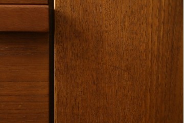 イギリスヴィンテージ　Austinsuite(オースティンスイート)　チーク材　シンプルなデザインが魅力のサイドボード　(R-081246)