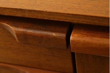 イギリスヴィンテージ　Austinsuite(オースティンスイート)　チーク材　シンプルなデザインが魅力のサイドボード　(R-081246)
