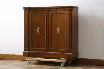 中古　DREXEL HERITAGE(ドレクセルヘリテイジ)　Triune(トライユン)　クラシカルな佇まいが魅力のコンソールテーブル(ホールチェスト、サイドボード、収納棚、戸棚、キャビネット)(定価約34万円)(R-081247)