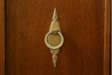 中古　DREXEL HERITAGE(ドレクセルヘリテイジ)　Triune(トライユン)　クラシカルな佇まいが魅力のコンソールテーブル(ホールチェスト、サイドボード、収納棚、戸棚、キャビネット)(定価約34万円)(R-081247)