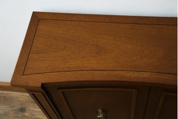 中古　DREXEL HERITAGE(ドレクセルヘリテイジ)　Triune(トライユン)　クラシカルな佇まいが魅力のコンソールテーブル(ホールチェスト)　定価約34万円相当　(R-081247)