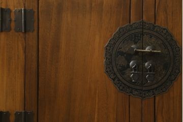 中古　李朝家具　モリジャン　アンティーク調　オリエンタルなデザインのサイドボード(サイドキャビネット、収納棚、戸棚)(R-081248)