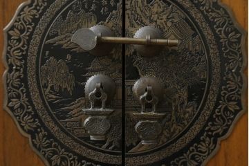 中古　李朝家具　モリジャン　アンティーク調　オリエンタルなデザインのサイドボード(サイドキャビネット、収納棚、戸棚)(R-081248)