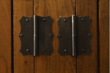 中古　李朝家具　モリジャン　アンティーク調　オリエンタルなデザインのサイドボード(サイドキャビネット、収納棚、戸棚)(R-081248)