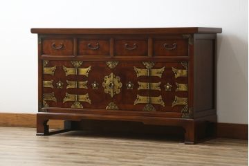 中古　美品　真鍮(しんちゅう)金具　韓国工芸家具　モリジャン　異国情緒の雰囲気漂うオリエンタルなサイドボード(収納棚、戸棚、引き出し)(R-081250)