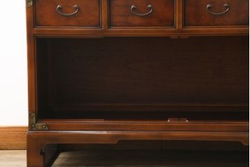 中古　美品　真鍮(しんちゅう)金具　韓国工芸家具　モリジャン　異国情緒の雰囲気漂うオリエンタルなサイドボード(収納棚、戸棚、引き出し)(R-081250)