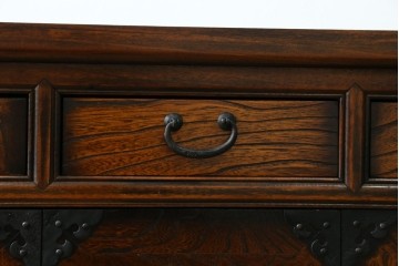 中古　美品　韓国工芸家具　モリジャン　重厚感のある金具とオリエンタルな雰囲気が魅力的なサイドボード　(R-081253)