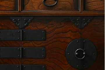 中古　美品　韓国工芸家具　モリジャン　重厚感のある金具とオリエンタルな雰囲気が魅力的なサイドボード　(R-081253)