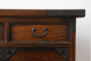 中古　美品　韓国工芸家具　モリジャン　重厚感のある金具とオリエンタルな雰囲気が魅力的なサイドボード(収納棚、戸棚、引き出し)(R-081253)