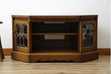 中古　オーク材　ステンドグラス入り　落ち着きのある色味と上品なデザインが魅力的なコーナーテレビボード(テレビ台、収納棚、戸棚、ローボード)(R-081255)