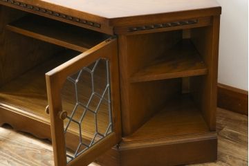 中古　オーク材　ステンドグラス入り　落ち着きのある色味と上品なデザインが魅力的なコーナーテレビボード(テレビ台、収納棚、戸棚、ローボード)(R-081255)