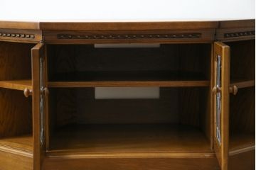 中古　オーク材　ステンドグラス入り　落ち着きのある色味と上品なデザインが魅力的なコーナーテレビボード(テレビ台、収納棚、戸棚、ローボード)(R-081255)