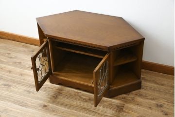 中古　オーク材　ステンドグラス入り　落ち着きのある色味と上品なデザインが魅力的なコーナーテレビボード(テレビ台、収納棚、戸棚、ローボード)(R-081255)
