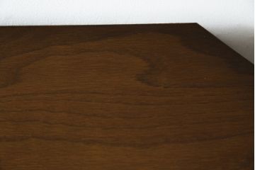 中古　オーク材　ステンドグラス入り　落ち着きのある色味と上品なデザインが魅力的なコーナーテレビボード(テレビ台、収納棚、戸棚、ローボード)(R-081255)
