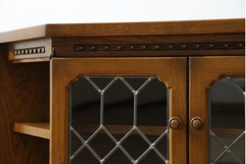 中古　オーク材　ステンドグラス入り　落ち着きのある色味と上品なデザインが魅力的なコーナーテレビボード(テレビ台、収納棚、戸棚、ローボード)(R-081255)