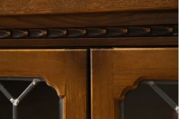 中古　オーク材　ステンドグラス入り　落ち着きのある色味と上品なデザインが魅力的なコーナーテレビボード(テレビ台、収納棚、戸棚、ローボード)(R-081255)
