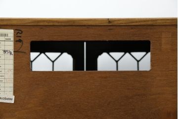 中古　オーク材　ステンドグラス入り　落ち着きのある色味と上品なデザインが魅力的なコーナーテレビボード(テレビ台、収納棚、戸棚、ローボード)(R-081255)