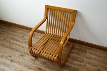 中古　美品　城所右文次デザイン　三越伊勢丹プロパティ・デザイン　Bamboo Chair　滑らかな曲線のデザインが目を惹くバンブーチェアと特注のオットマンのセット(アームチェア、安楽椅子、ディスプレイ、フットスツール)(チェア定価約54万円)(オットマン定価約30万円)(R-081257)