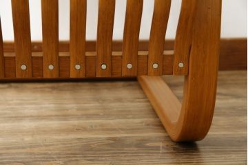 中古　美品　城所右文次デザイン　三越伊勢丹プロパティ・デザイン　Bamboo Chair　滑らかな曲線のデザインが目を惹くバンブーチェアと特注のオットマンのセット(アームチェア、安楽椅子、ディスプレイ、フットスツール)(チェア定価約54万円)(オットマン定価約30万円)(R-081257)