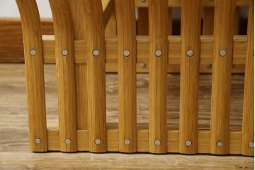中古　美品　城所右文次デザイン　三越伊勢丹プロパティ・デザイン　Bamboo Chair　滑らかな曲線のデザインが目を惹くバンブーチェアと特注のオットマンのセット(アームチェア、安楽椅子、ディスプレイ、フットスツール)(チェア定価約54万円)(オットマン定価約30万円)(R-081257)