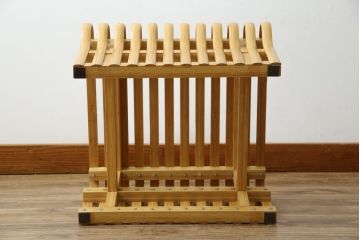 中古　美品　城所右文次デザイン　三越伊勢丹プロパティ・デザイン　Bamboo Chair　滑らかな曲線のデザインが目を惹くバンブーチェアと特注のオットマンのセット(アームチェア、安楽椅子、ディスプレイ、フットスツール)(チェア定価約54万円)(オットマン定価約30万円)(R-081257)