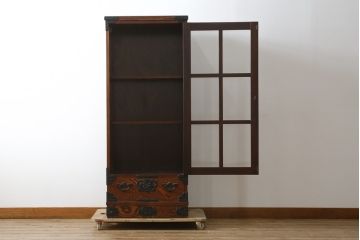 中古　美品　希少サイズ　岩谷堂箪笥　力強い木目と重厚感のある金具が目を惹くキャビネット(食器棚、カップボード、飾り棚、戸棚、収納棚)(R-081259)