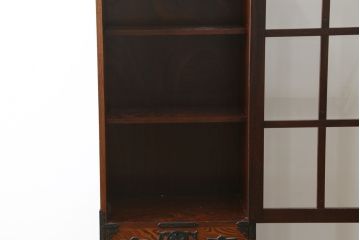 中古　美品　希少サイズ　岩谷堂箪笥　力強い木目と重厚感のある金具が目を惹くキャビネット(食器棚、カップボード、飾り棚、戸棚、収納棚)(R-081259)
