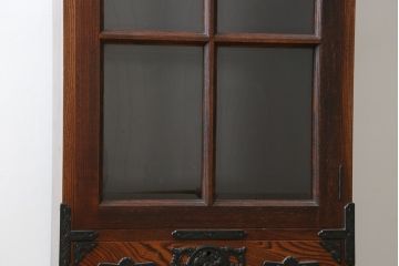 中古　美品　希少サイズ　岩谷堂箪笥　力強い木目と重厚感のある金具が目を惹くキャビネット(食器棚、カップボード、飾り棚、戸棚、収納棚)(R-081259)