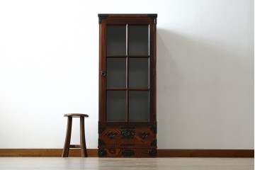 中古　美品　希少サイズ　岩谷堂箪笥　力強い木目と重厚感のある金具が目を惹くキャビネット　(R-081259)