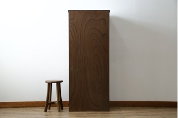 中古　美品　希少サイズ　岩谷堂箪笥　力強い木目と重厚感のある金具が目を惹くキャビネット　(R-081259)