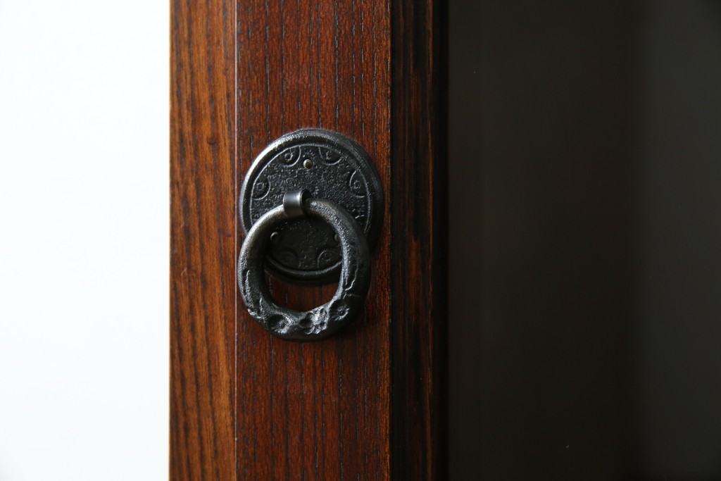 中古　美品　希少サイズ　岩谷堂箪笥　力強い木目と重厚感のある金具が目を惹くキャビネット　(R-081259)