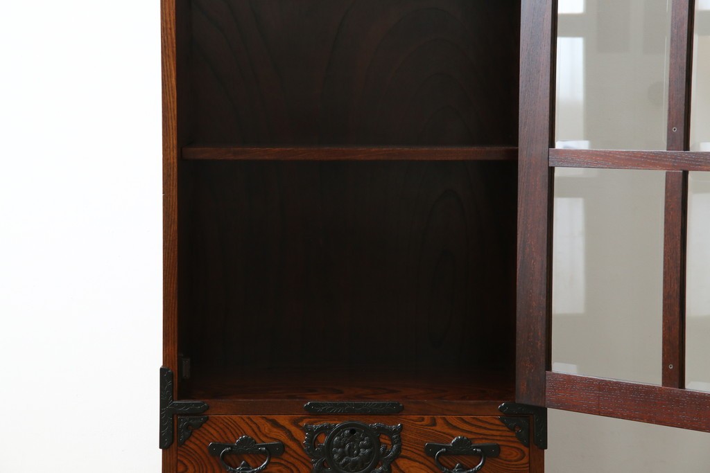 中古　美品　希少サイズ　岩谷堂箪笥　力強い木目と重厚感のある金具が目を惹くキャビネット　(R-081259)