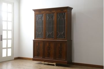 中古　アメリカ最高級輸入家具　マホガニー材　上品で美しい佇まいが魅力的なキャビネット(カップボード、食器棚、収納棚、戸棚、飾り棚)(R-081260)