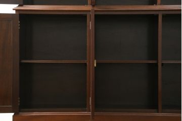 中古　アメリカ最高級輸入家具　マホガニー材　上品で美しい佇まいが魅力的なキャビネット(カップボード、食器棚、収納棚、戸棚、飾り棚)(R-081260)